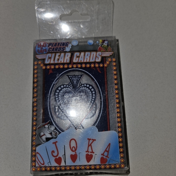 ==Clear waterproof plastic playing cards - Picture 7 of 9
